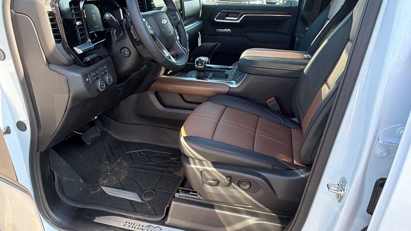 New 2026 Chevrolet Silverado 1500 High Country AWD/4WD image 13