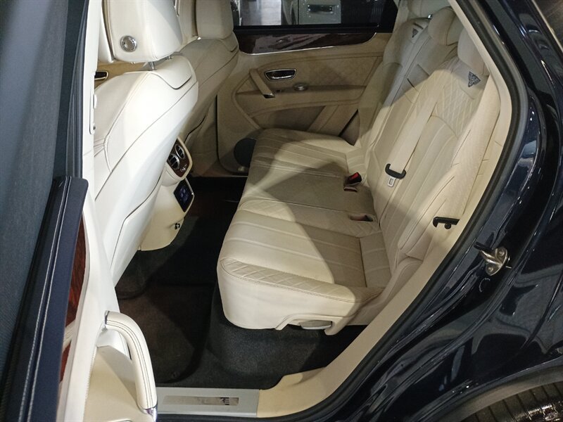 Used 2017 Bentley Bentayga AWD/4WD image 25