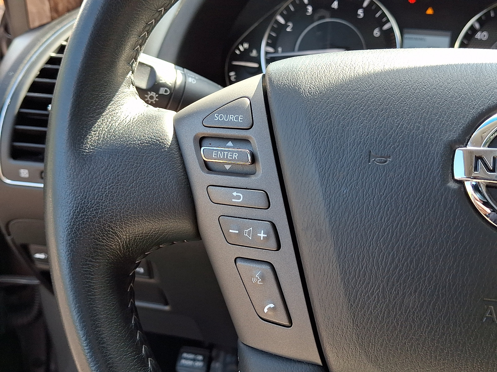 Used 2017 Nissan Armada Platinum AWD/4WD image 23