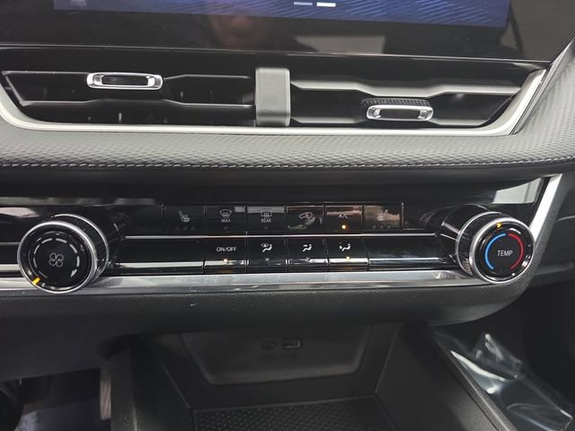 Used 2025 Chevrolet Equinox LT image 33