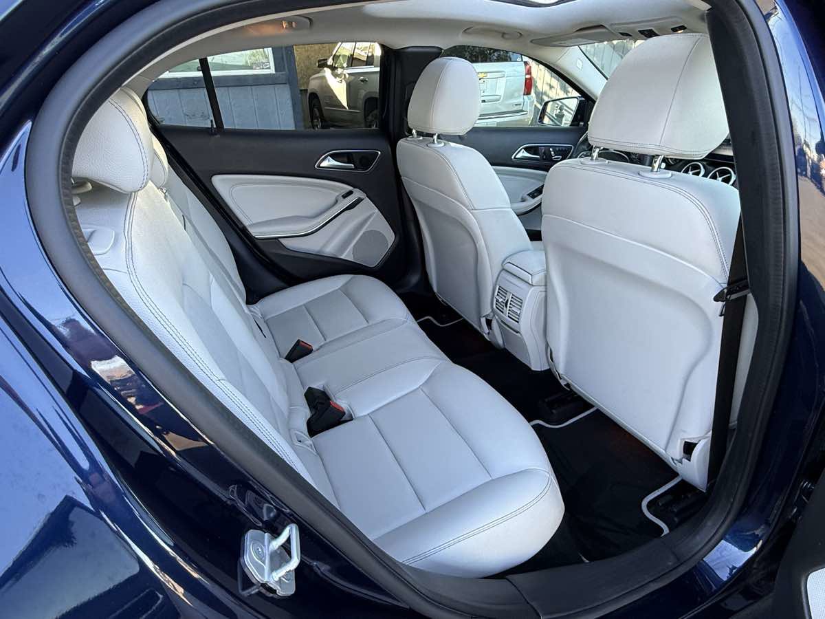 Used 2018 Mercedes-Benz GLA 250 4MATIC image 17