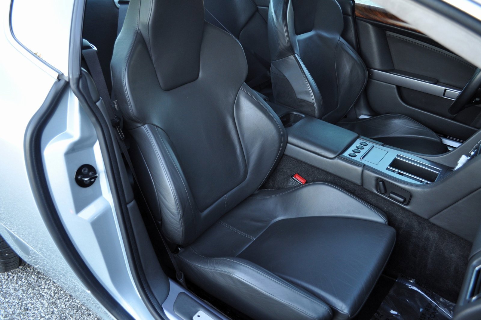 Used 2006 Aston Martin DB9 Coupe image 38