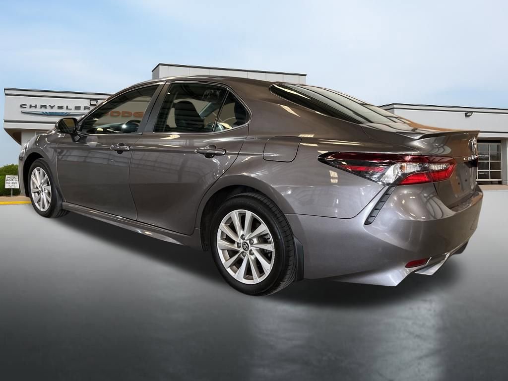 Used 2024 Toyota Camry SE image 3