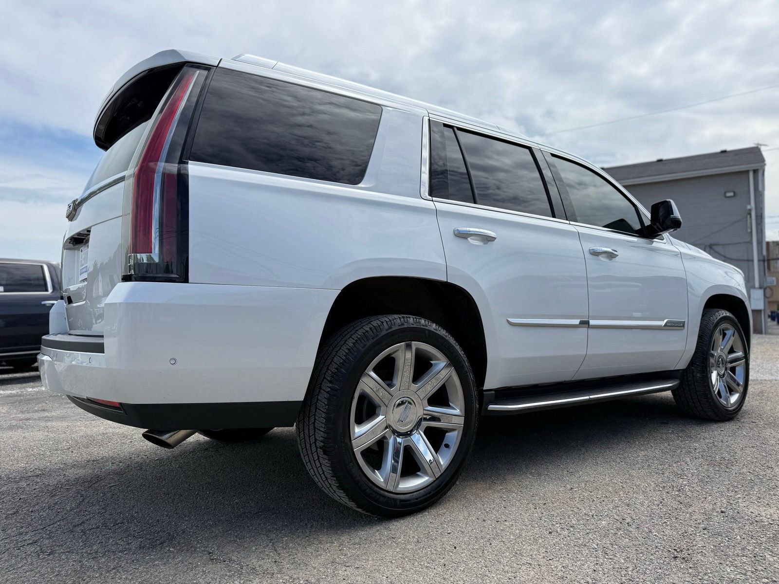 Used 2018 Cadillac Escalade Luxury AWD/4WD image 8
