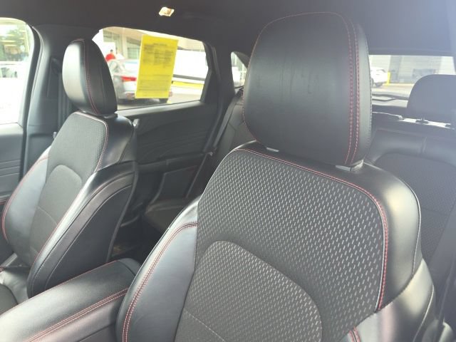 Used 2025 Ford Escape ST-Line Select AWD/4WD image 10
