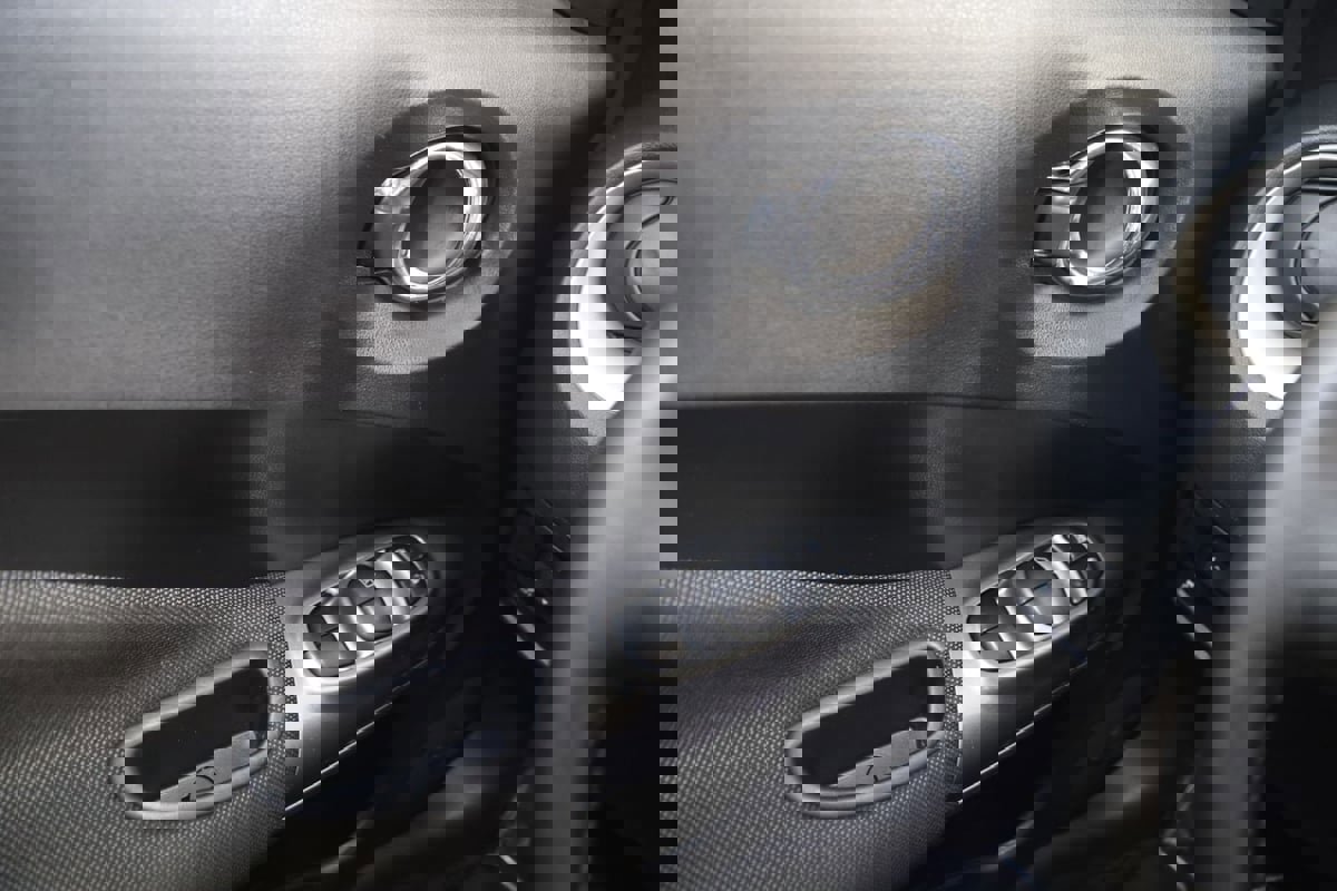 Used 2016 Nissan Juke SL image 27