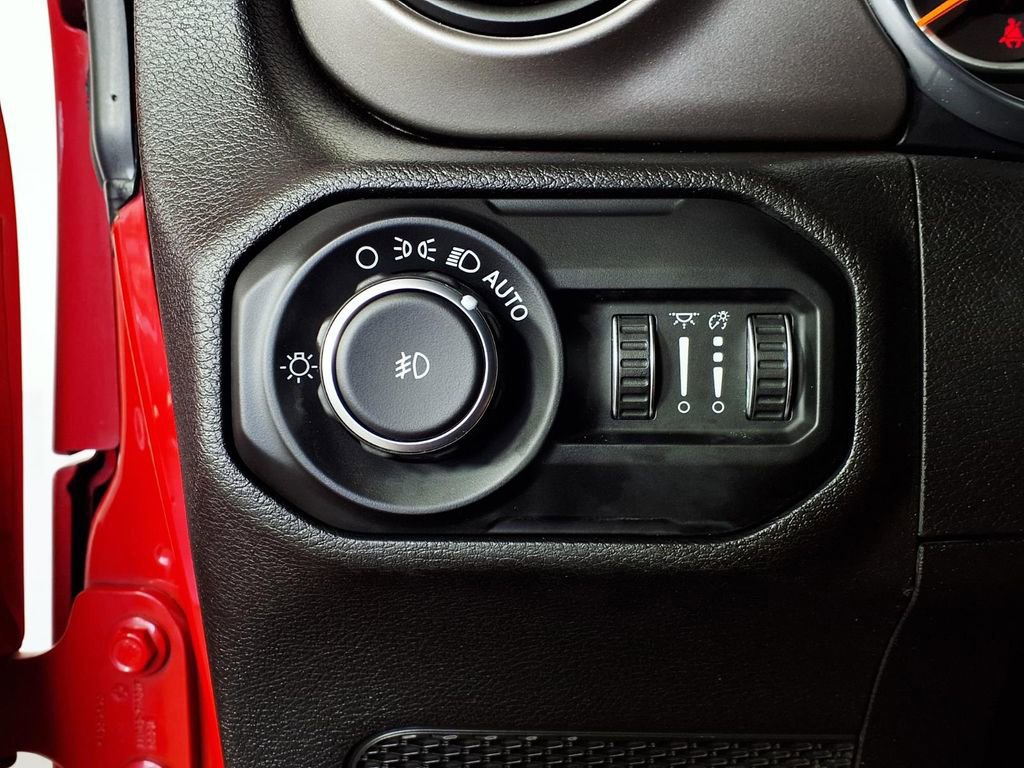 Used 2018 Jeep Wrangler Sport AWD/4WD image 25