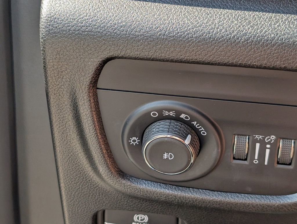 Certified 2024 Jeep Grand Cherokee Limited AWD/4WD image 30