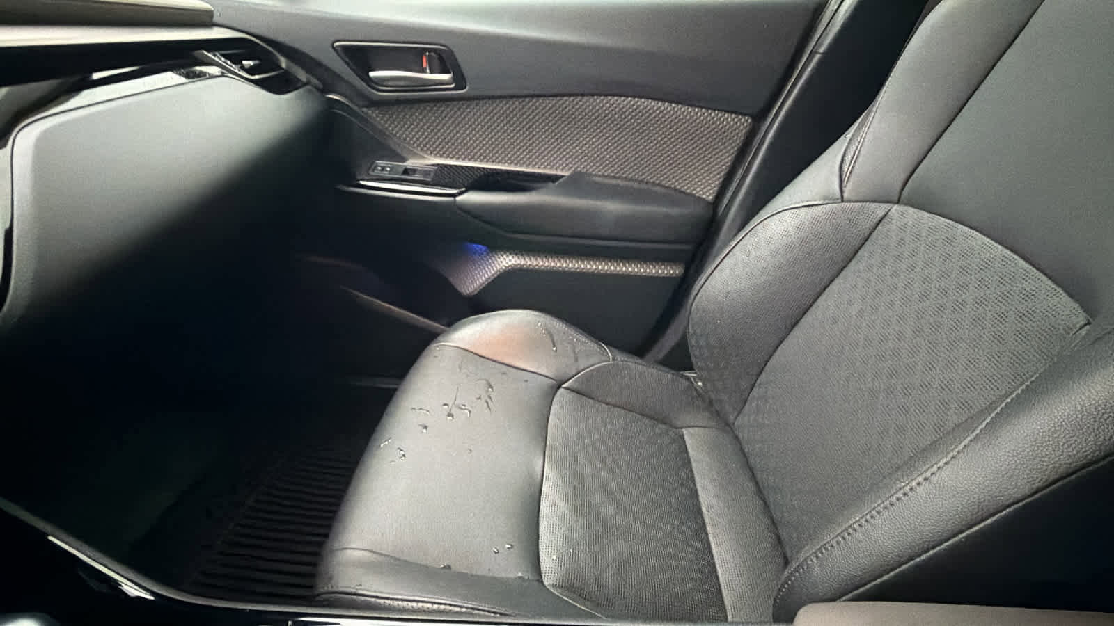 Used 2022 Toyota C-HR Limited image 12