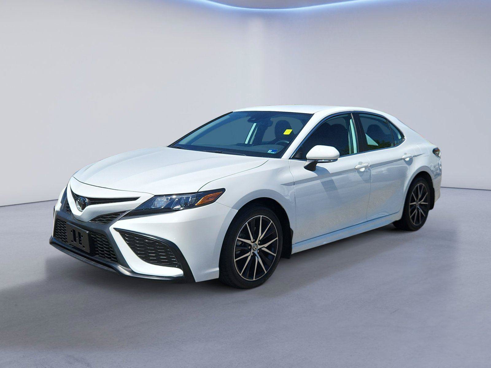 Used 2023 Toyota Camry SE FWD image 7