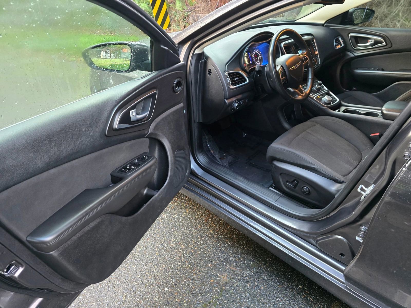 Used 2016 Chrysler 200 Limited w/ Convenience Group image 17