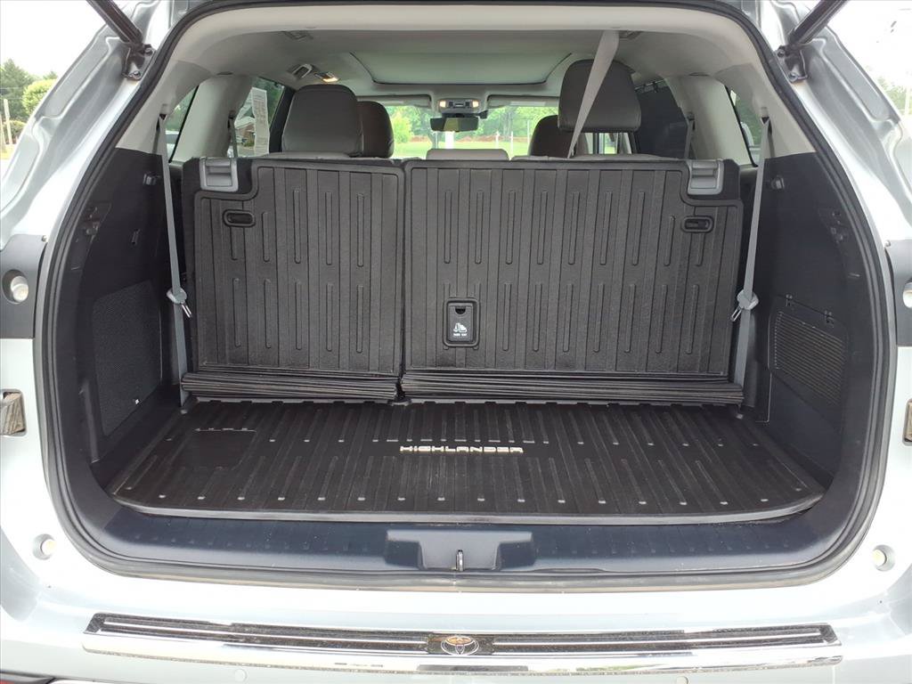 Used 2023 Toyota Highlander Platinum AWD/4WD image 10