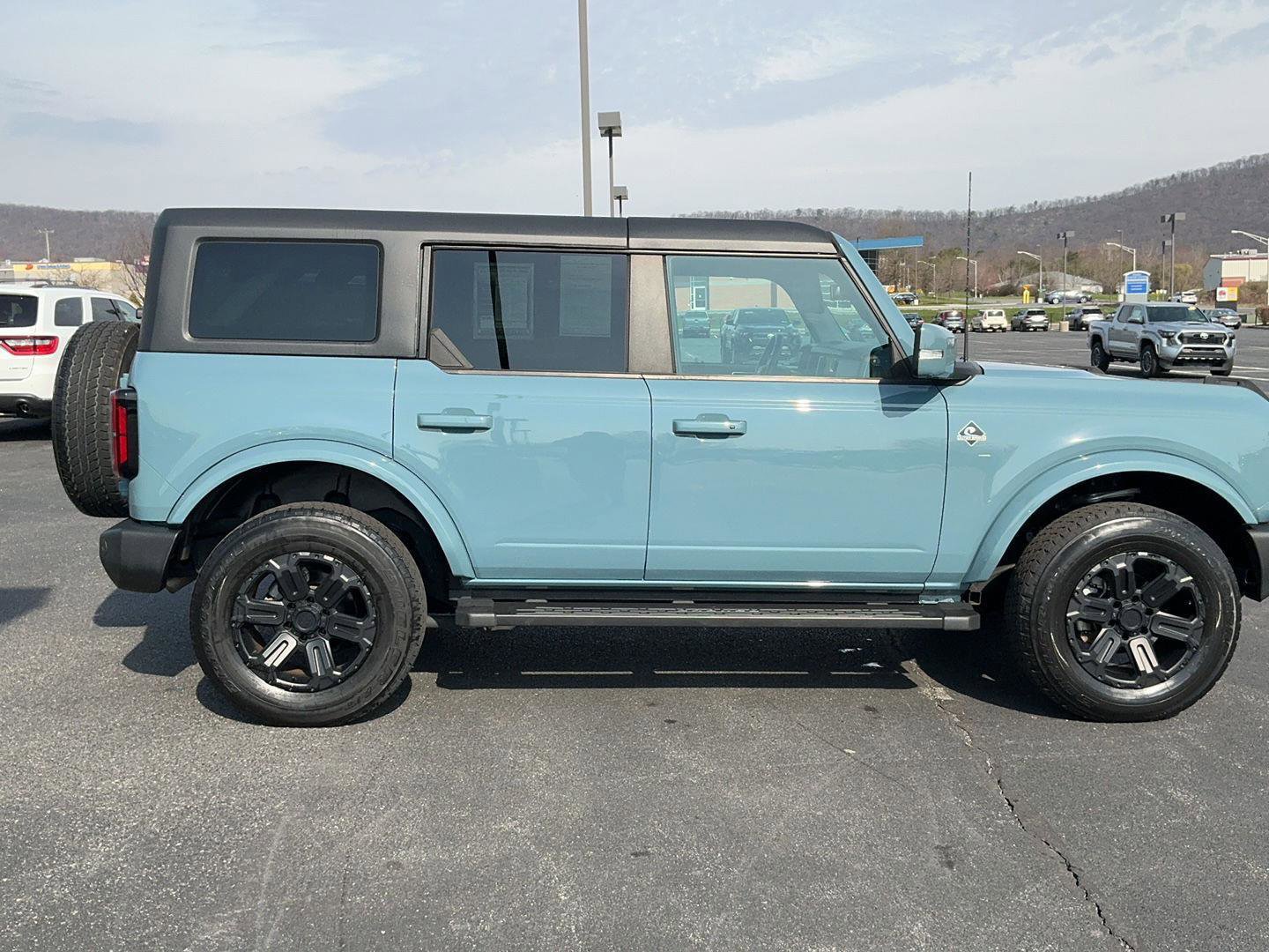 Used 2022 Ford Bronco Outer Banks image 4