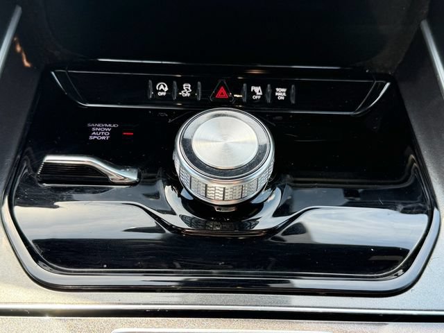 Used 2023 Jeep Wagoneer 4WD image 18