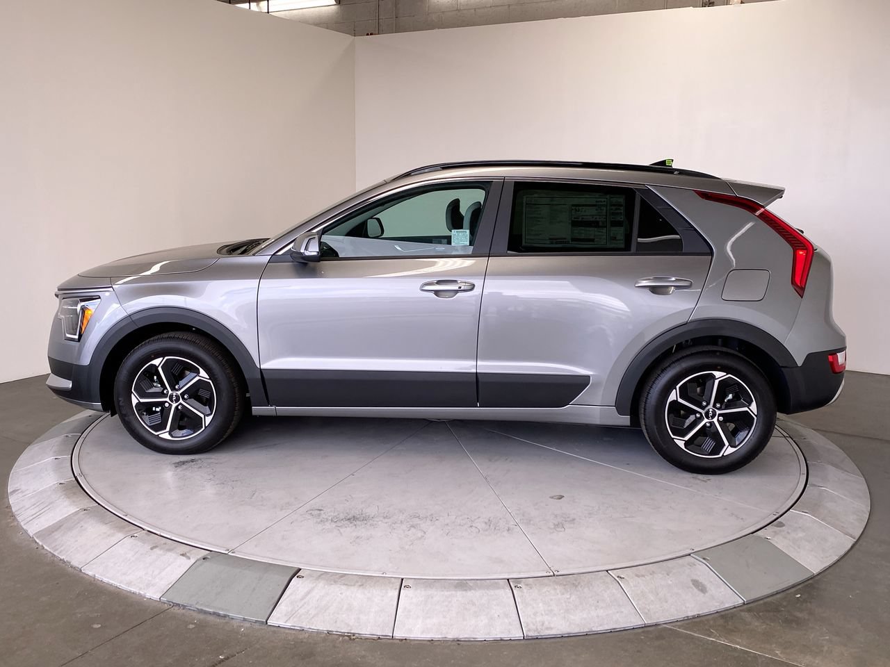 New 2026 Kia Niro EX FWD image 2