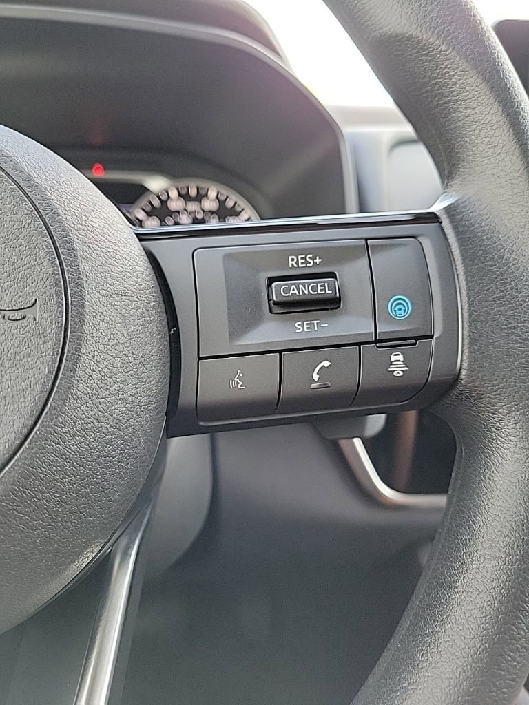 Certified 2022 Nissan Rogue SV image 30