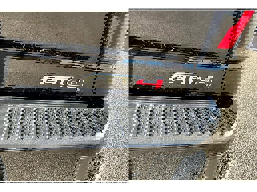 Used 2024 GMC Sierra 2500 AT4 image 35