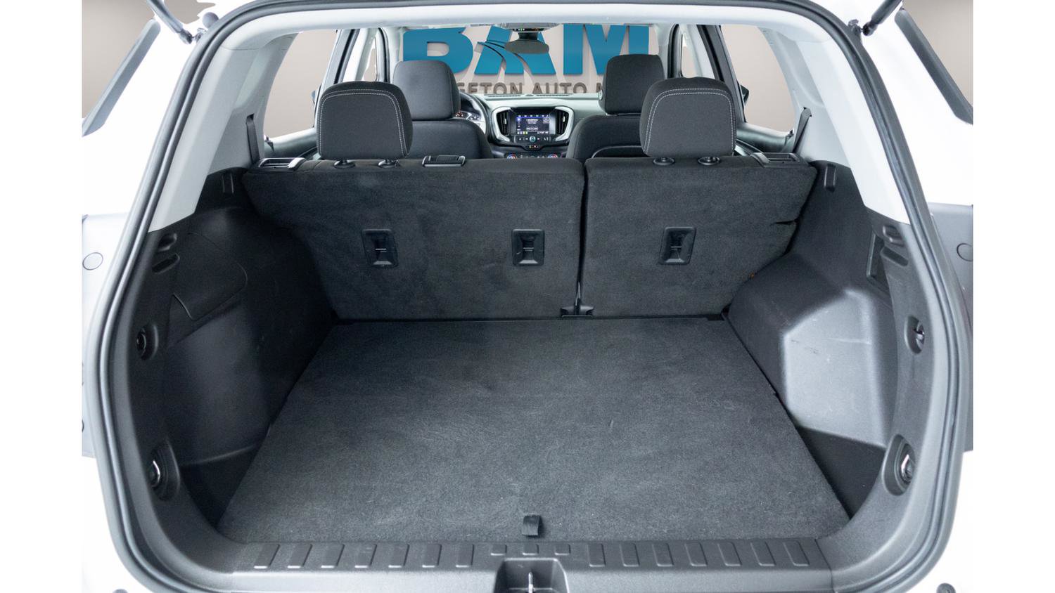 Used 2022 GMC Terrain SLE w/ Driver Convenience Package image 29