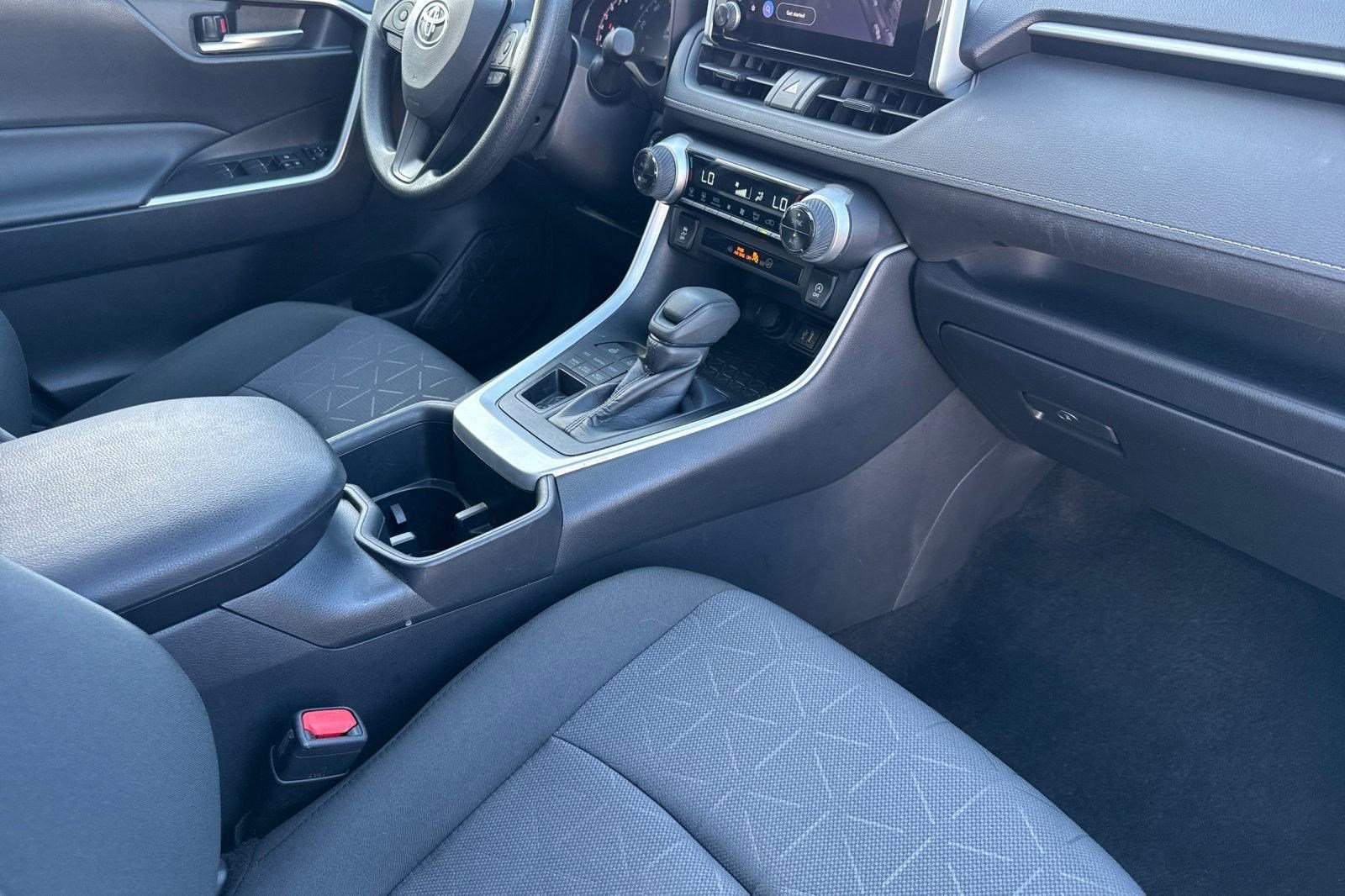 Used 2025 Toyota RAV4 XLE w/ Convenience Package image 32