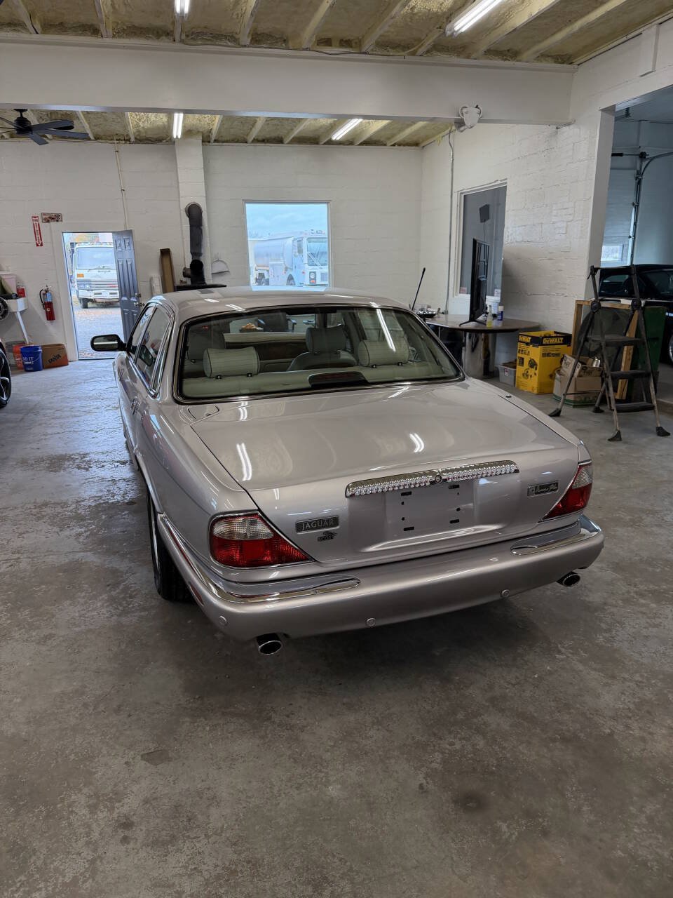 Used 2001 Jaguar XJ Vanden Plas RWD image 5