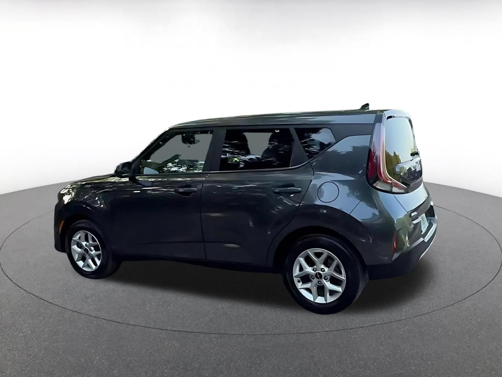 Used 2025 Kia Soul LX w/ LX Technology Package FWD image 15