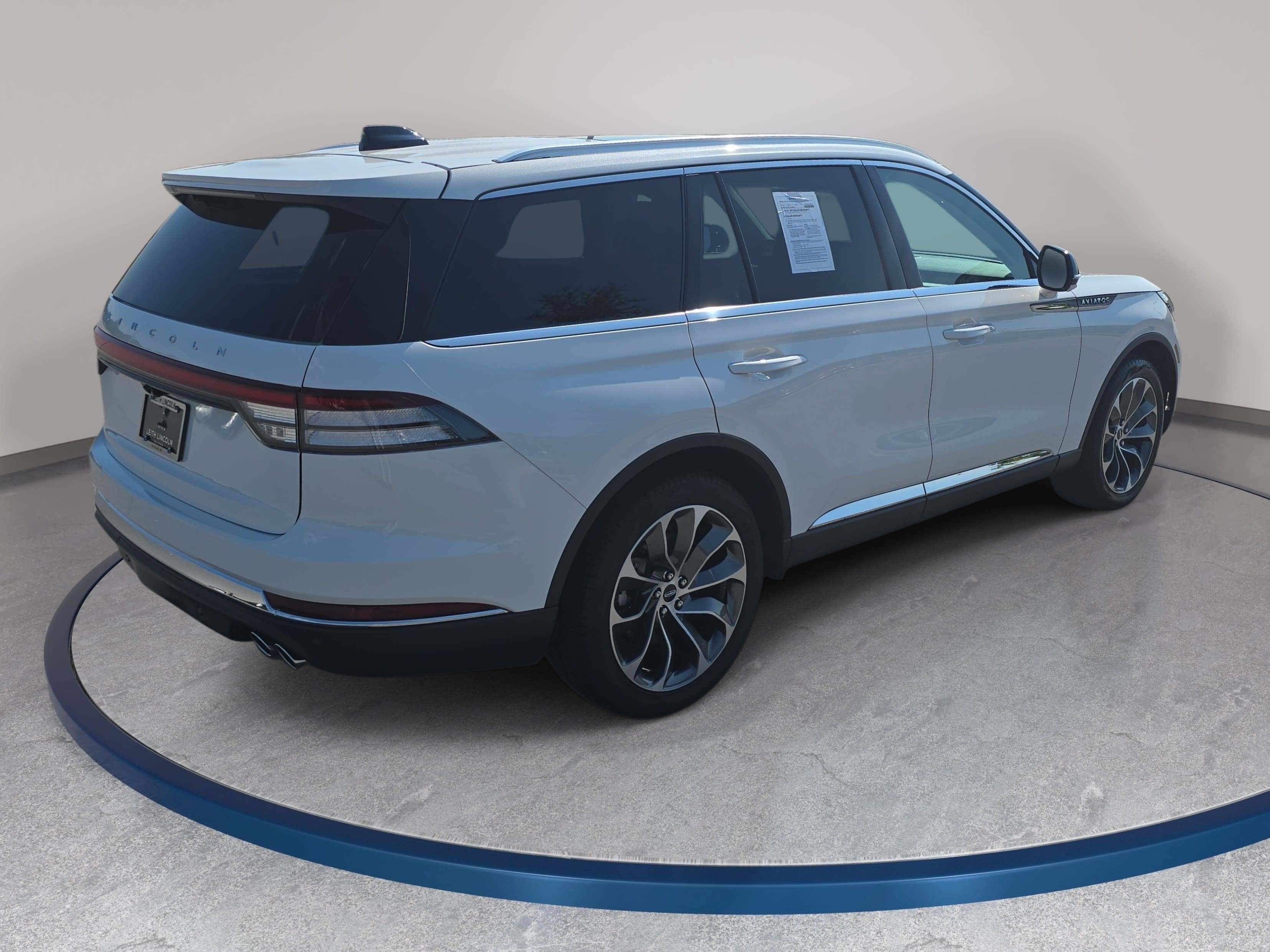 Used 2025 Lincoln Aviator 2WD image 5