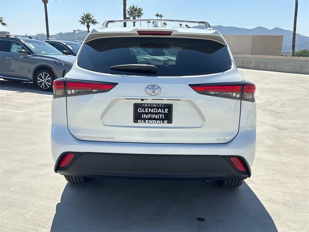 Used 2023 Toyota Highlander XLE image 4