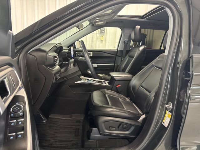 Used 2022 Ford Explorer XLT w/ Equipment Group 202A AWD/4WD image 46