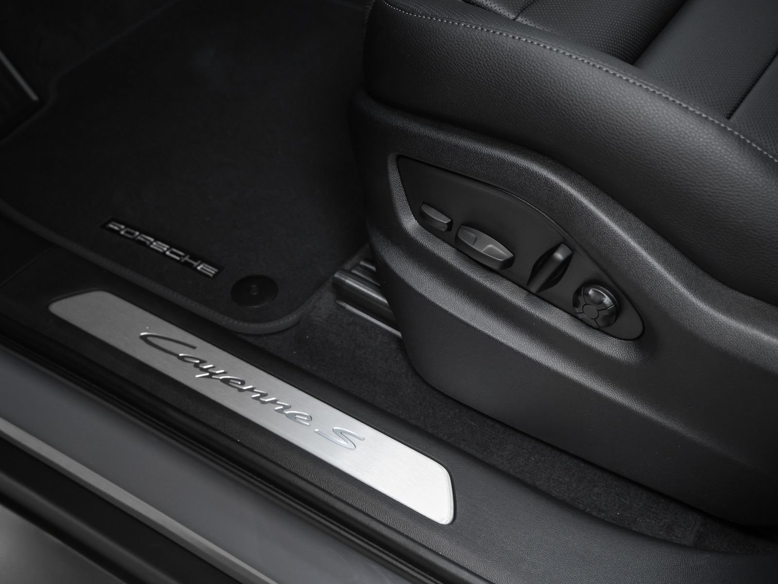 New 2026 Porsche Cayenne S AWD/4WD image 29