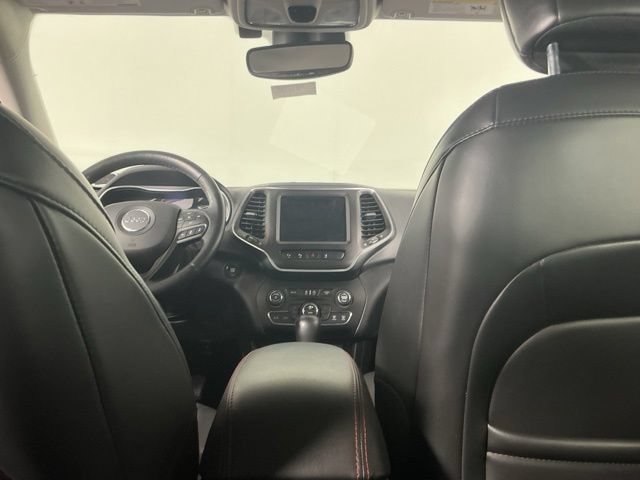 Used 2019 Jeep Cherokee Trailhawk AWD/4WD image 10