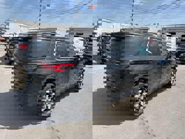 Used 2023 Chevrolet Traverse LT w/ LT Premium Package AWD/4WD image 16