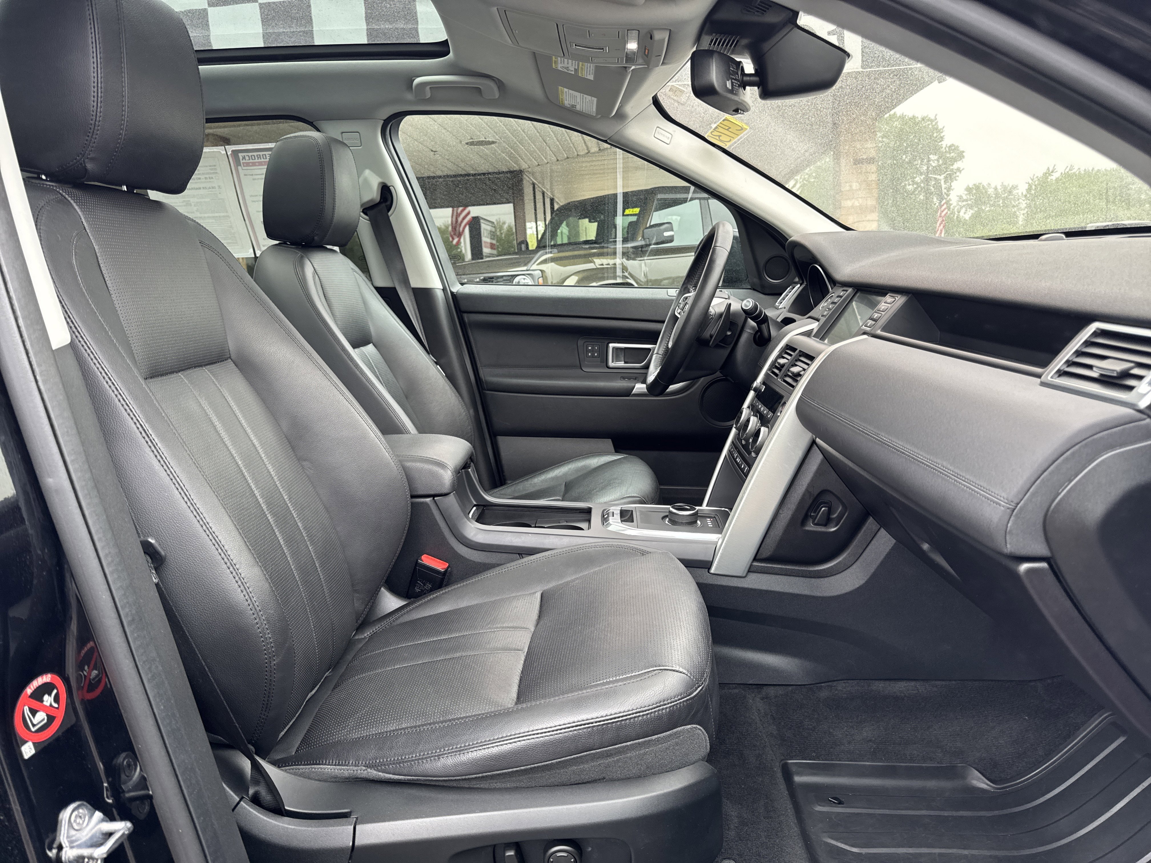 Used 2019 Land Rover Discovery Sport HSE AWD/4WD image 31