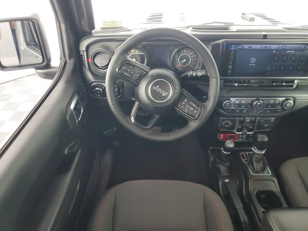 Used 2025 Jeep Wrangler Unlimited Rubicon w/ Convenience Group AWD/4WD image 15