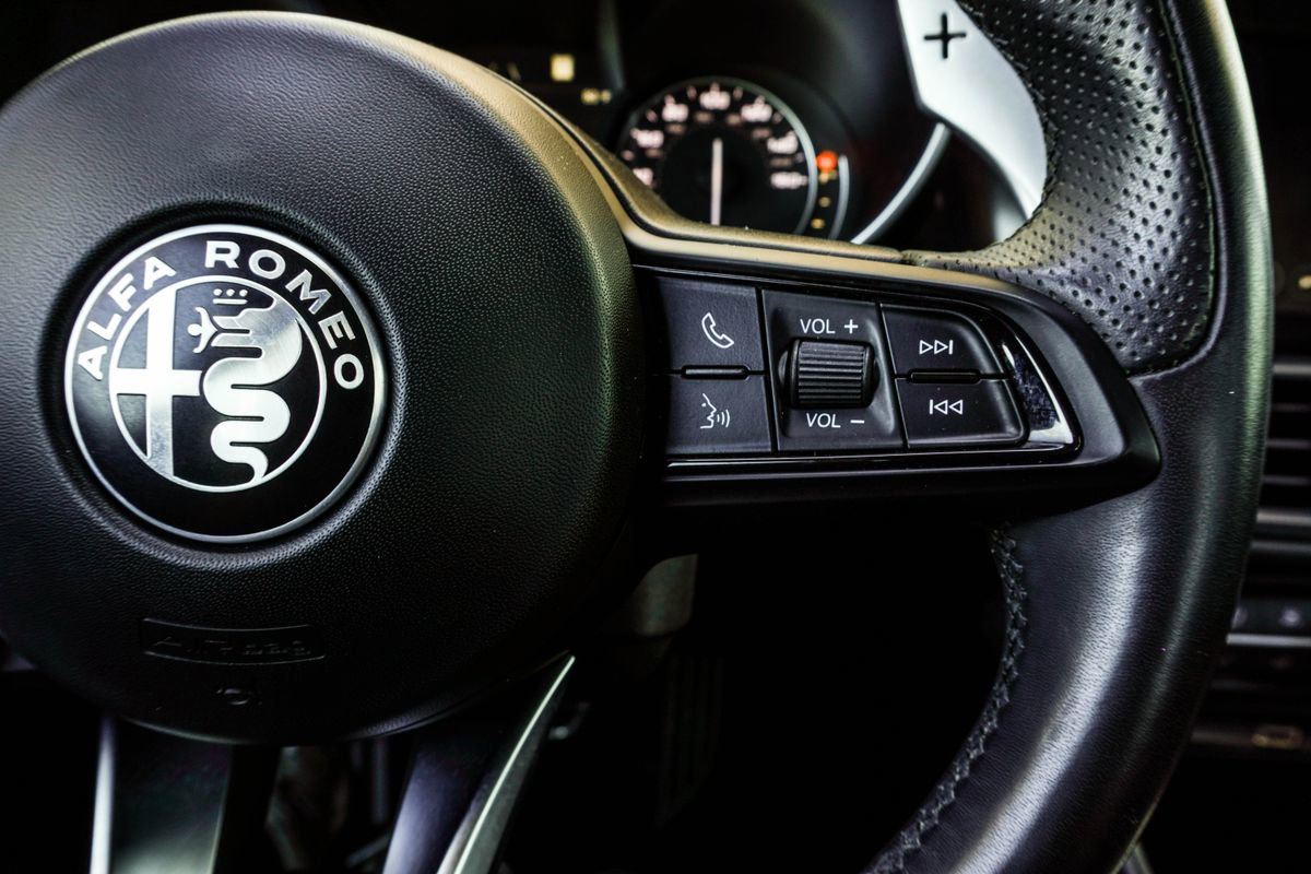 Used 2022 Alfa Romeo Giulia Veloce image 28