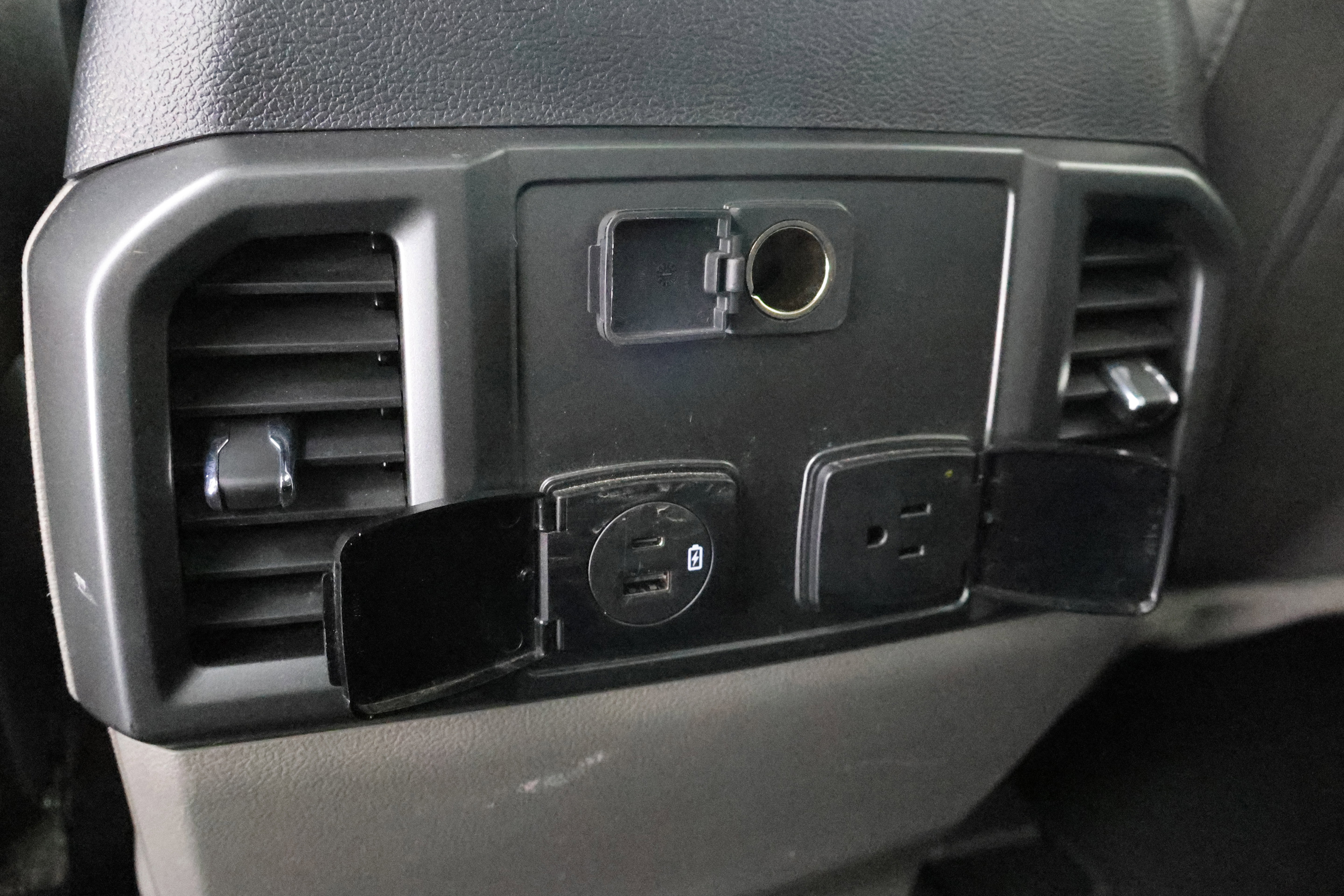 Used 2022 Ford F250 XLT w/ Black Appearance Package image 34