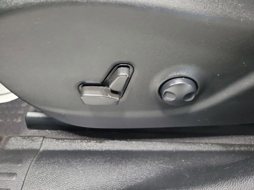 Used 2022 Jeep Cherokee Latitude Lux w/ Sun & Sound Group image 29