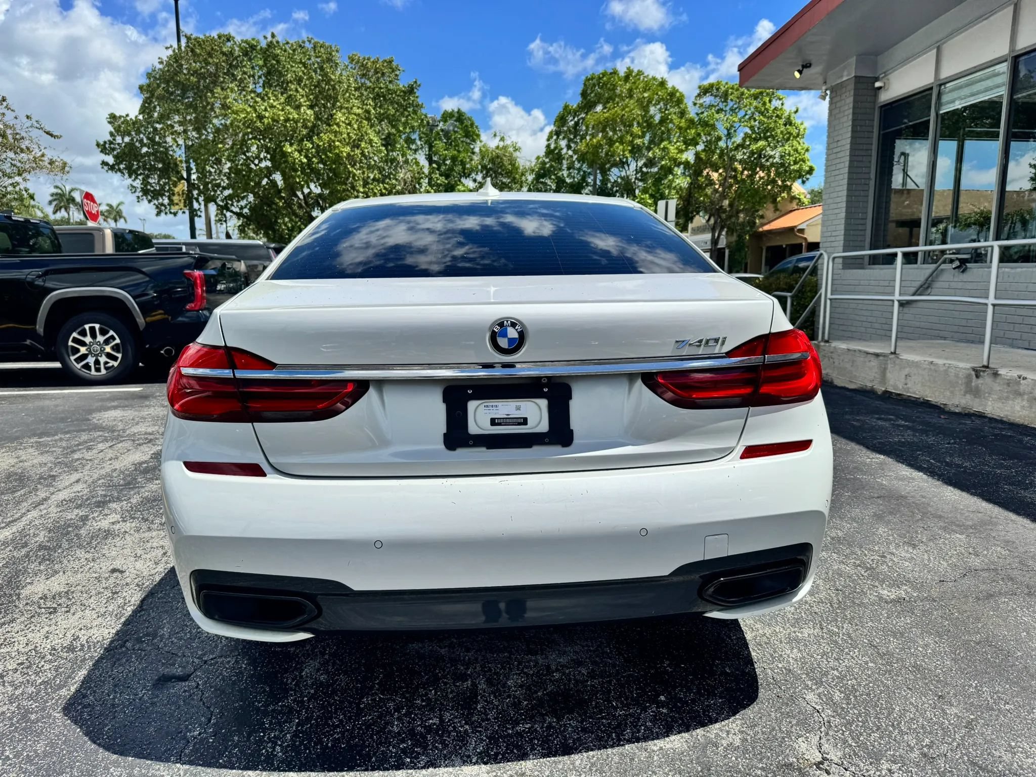 Used 2019 BMW 740i w/ M Sport Package RWD image 9