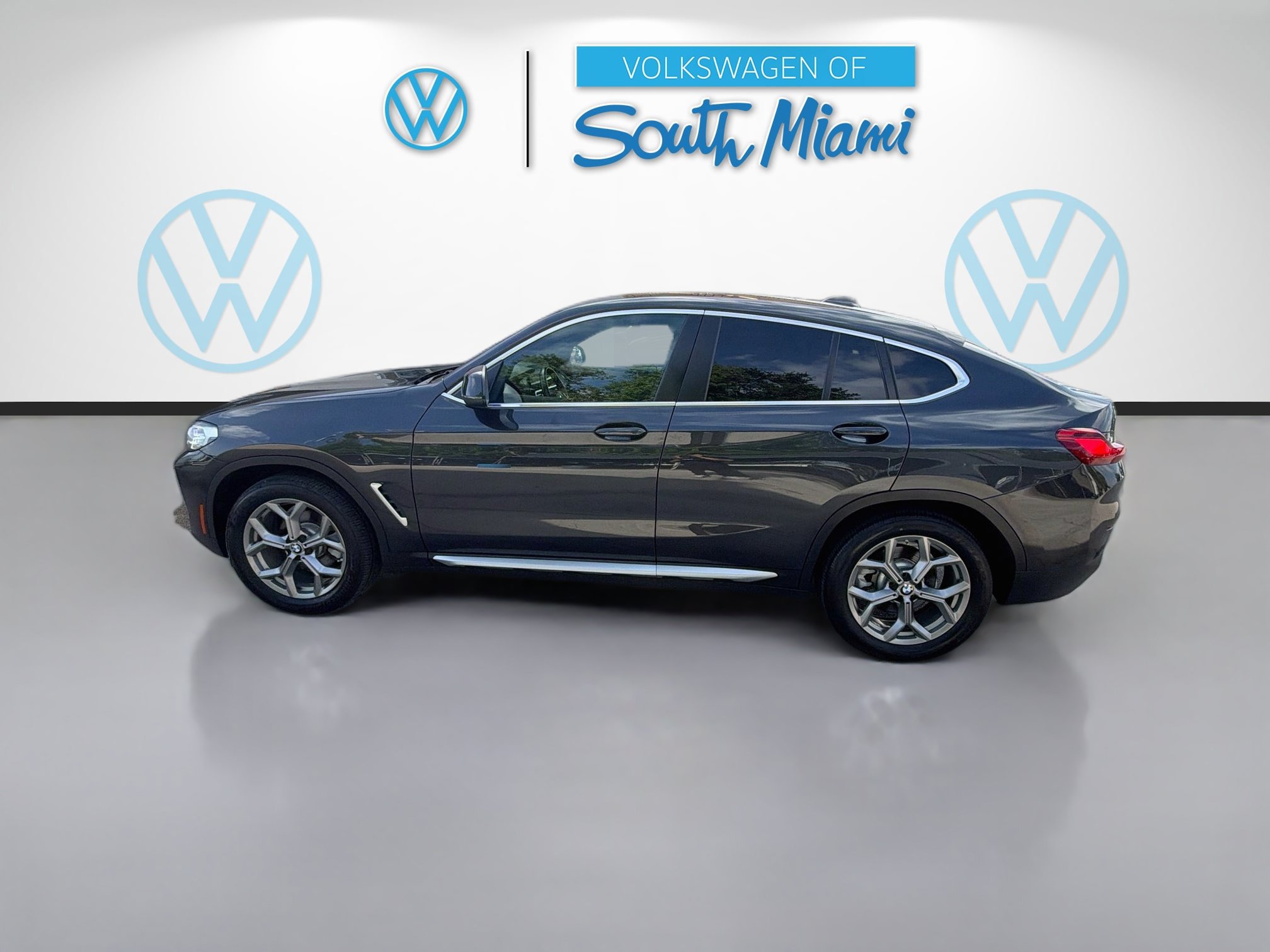 Used 2023 BMW X4 xDrive30i w/ Premium Package AWD/4WD image 4