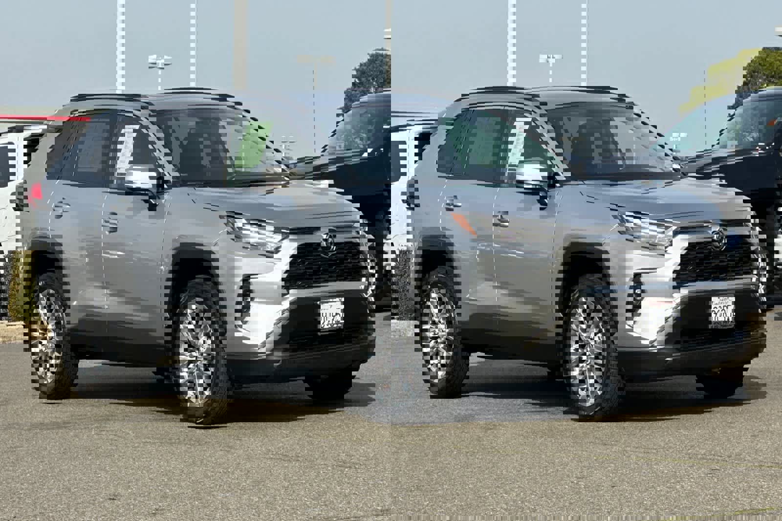 Used 2023 Toyota RAV4 XLE Premium image 5