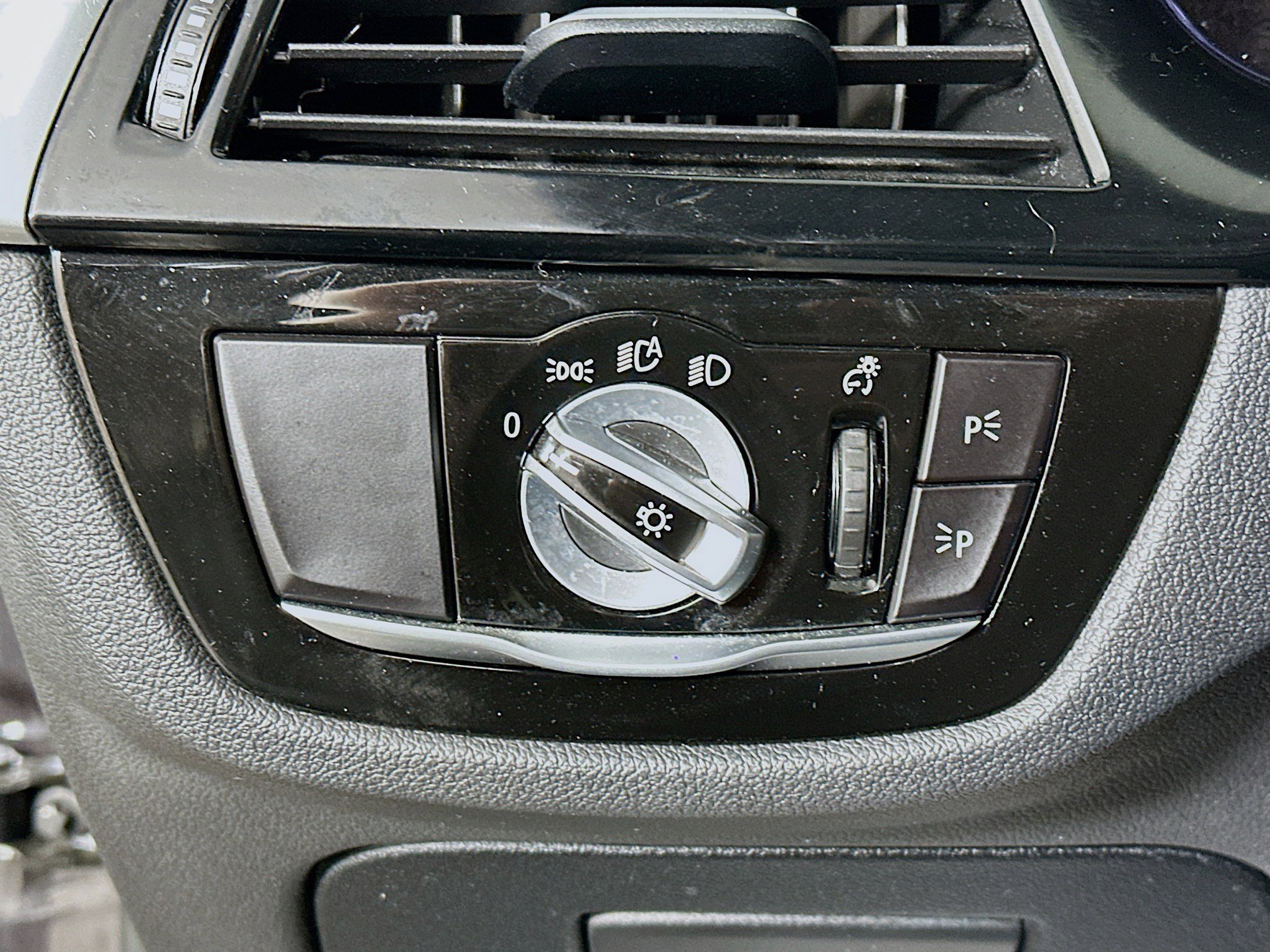 Used 2023 BMW 530i xDrive w/ Premium Package image 17