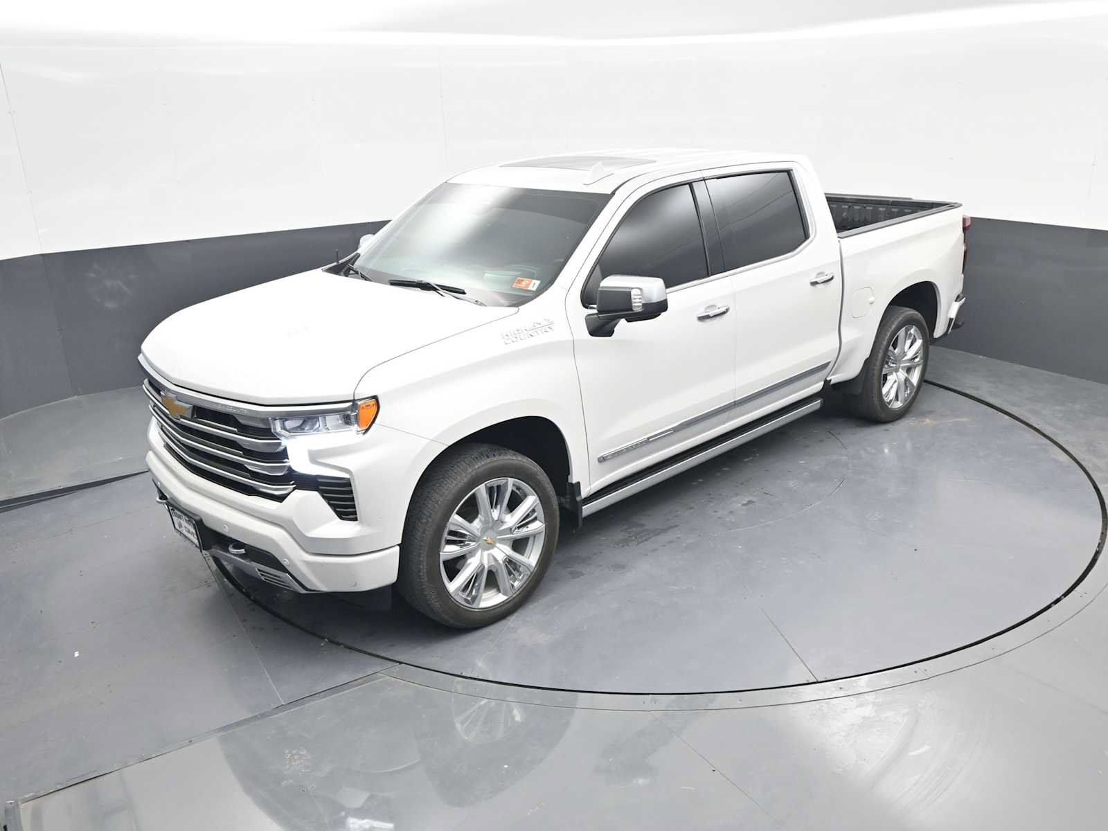 Used 2024 Chevrolet Silverado 1500 High Country w/ High Country Premium Package AWD/4WD image 33