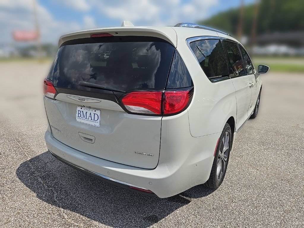 Used 2017 Chrysler Pacifica Limited FWD image 13