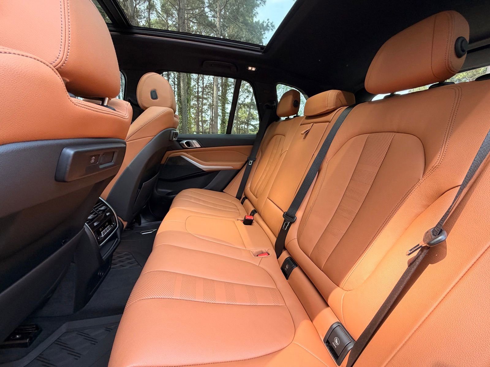 Used 2022 BMW X5 xDrive40i w/ M Sport Package AWD/4WD image 14