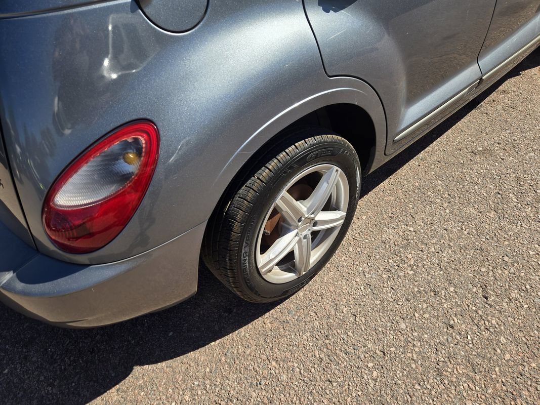 Used 2009 Chrysler PT Cruiser Touring FWD image 11