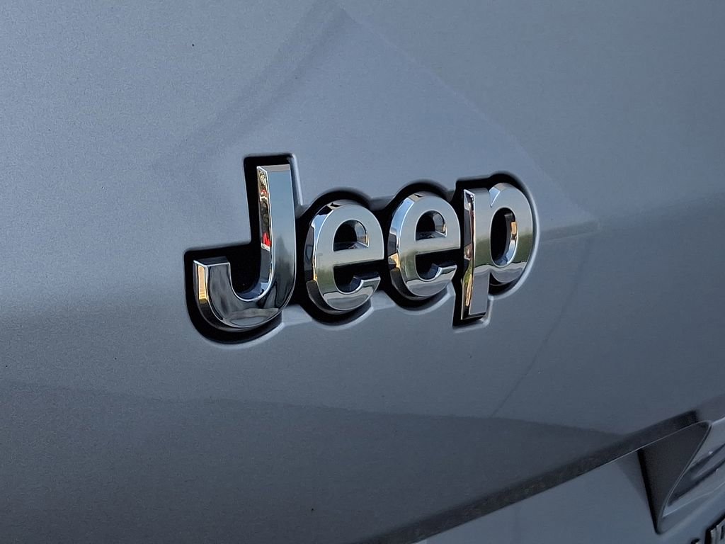 Used 2023 Jeep Grand Cherokee L Limited AWD/4WD image 31