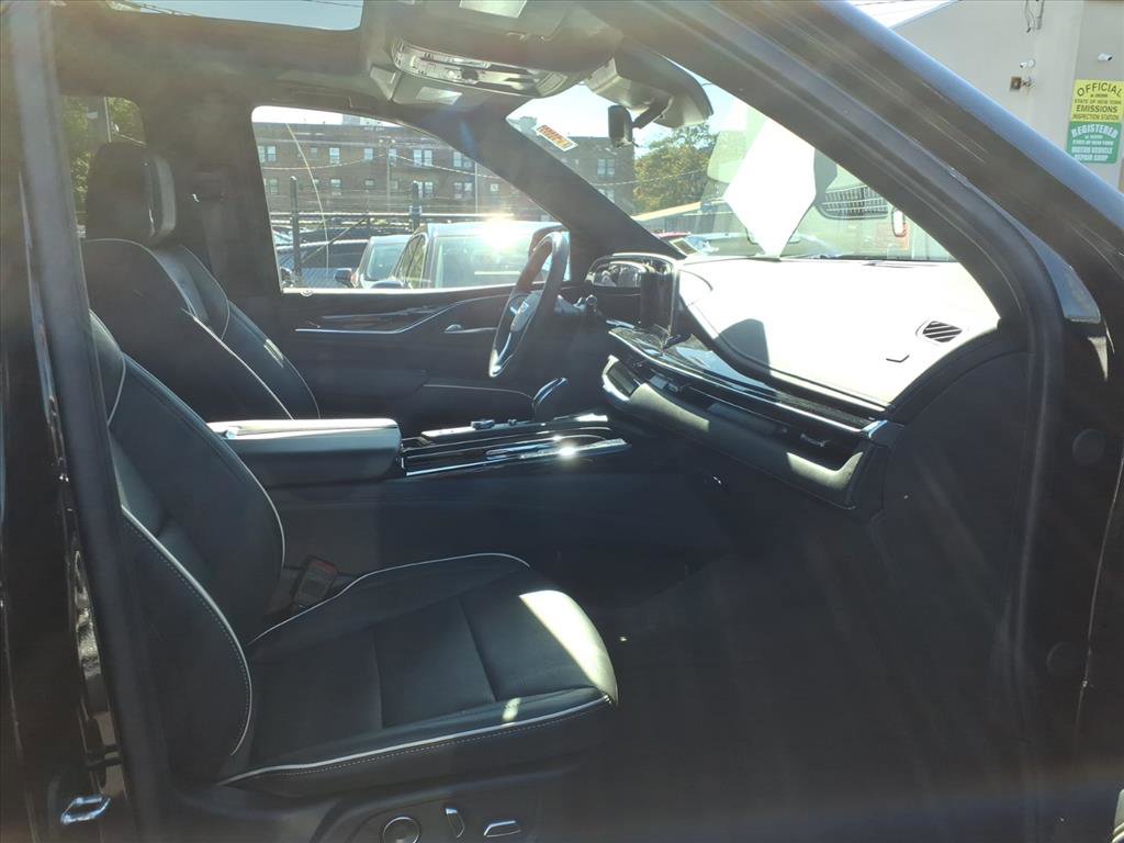 Certified 2024 Cadillac Escalade Sport w/ LPO, ONYX Package image 38