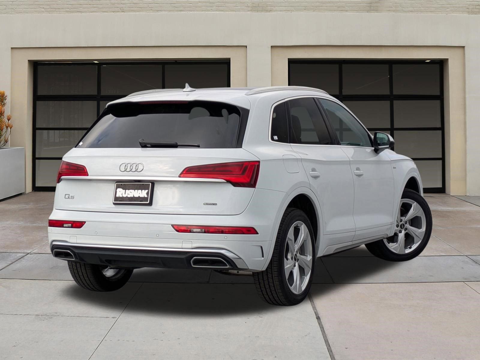 Used 2023 Audi Q5 2.0T Premium Plus w/ Premium Plus Package image 4