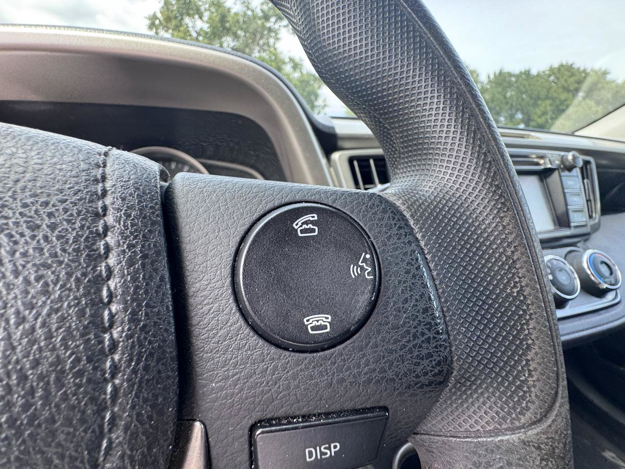 Used 2015 Toyota RAV4 LE AWD/4WD image 23