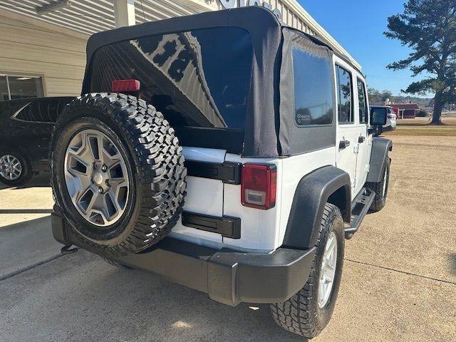 Used 2016 Jeep Wrangler Unlimited Rubicon w/ Connectivity Group AWD/4WD image 5