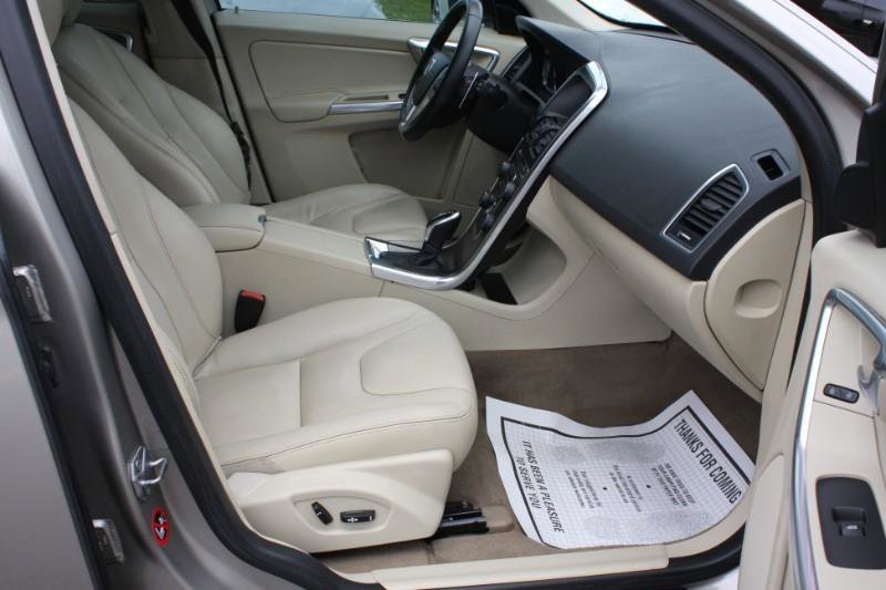 Used 2015 Volvo XC60 T6 w/ Protection Package AWD/4WD image 17